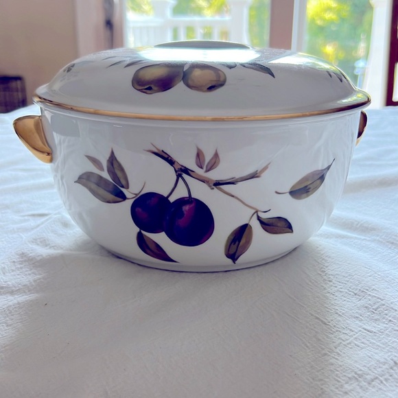 Royal Worcester Evesham Covered Casserole - Picture 1 of 6